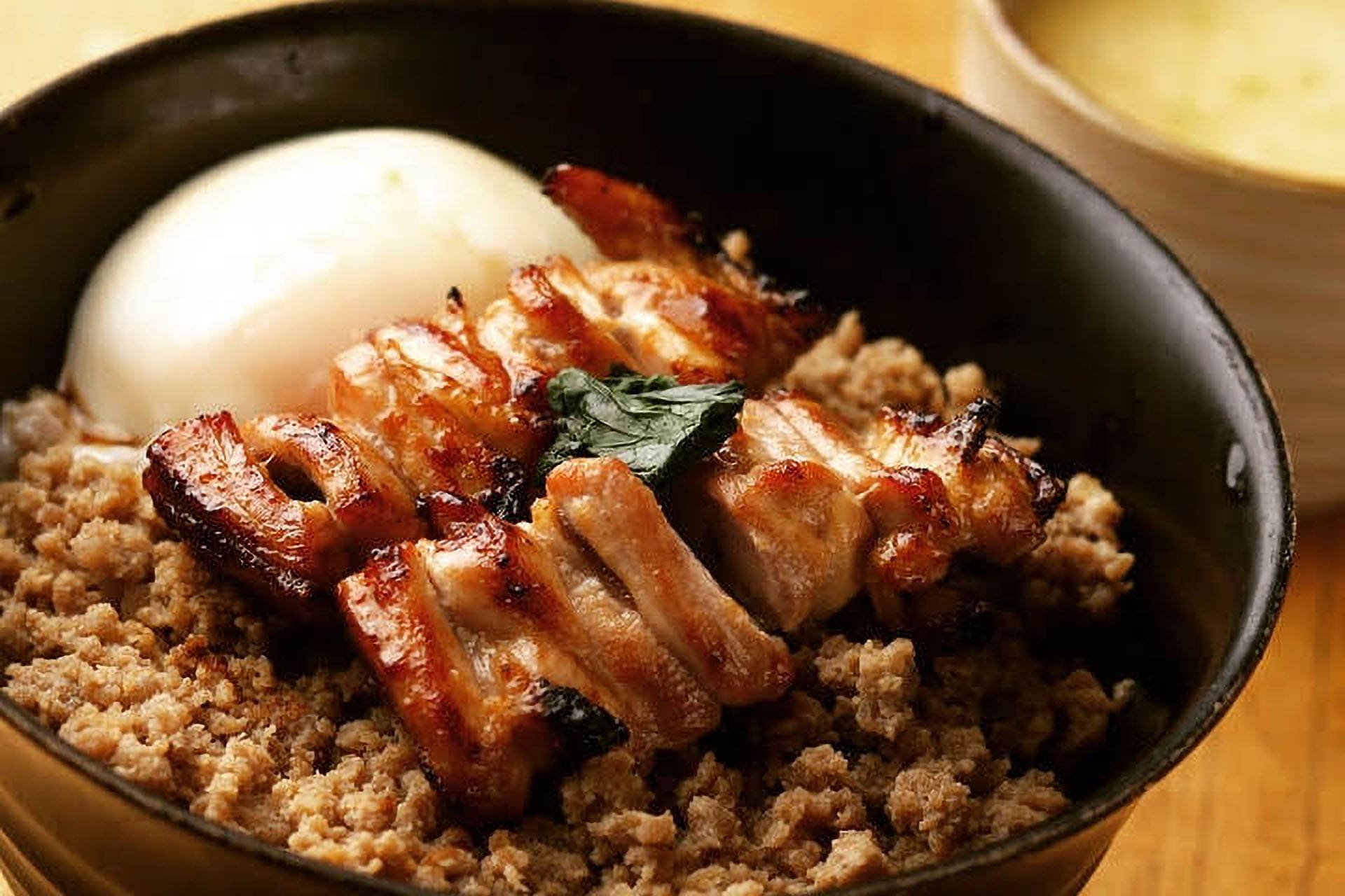 The best yakitori in Tokyo | yakitori on hot spring rice at Shirokane Toritama Honkan