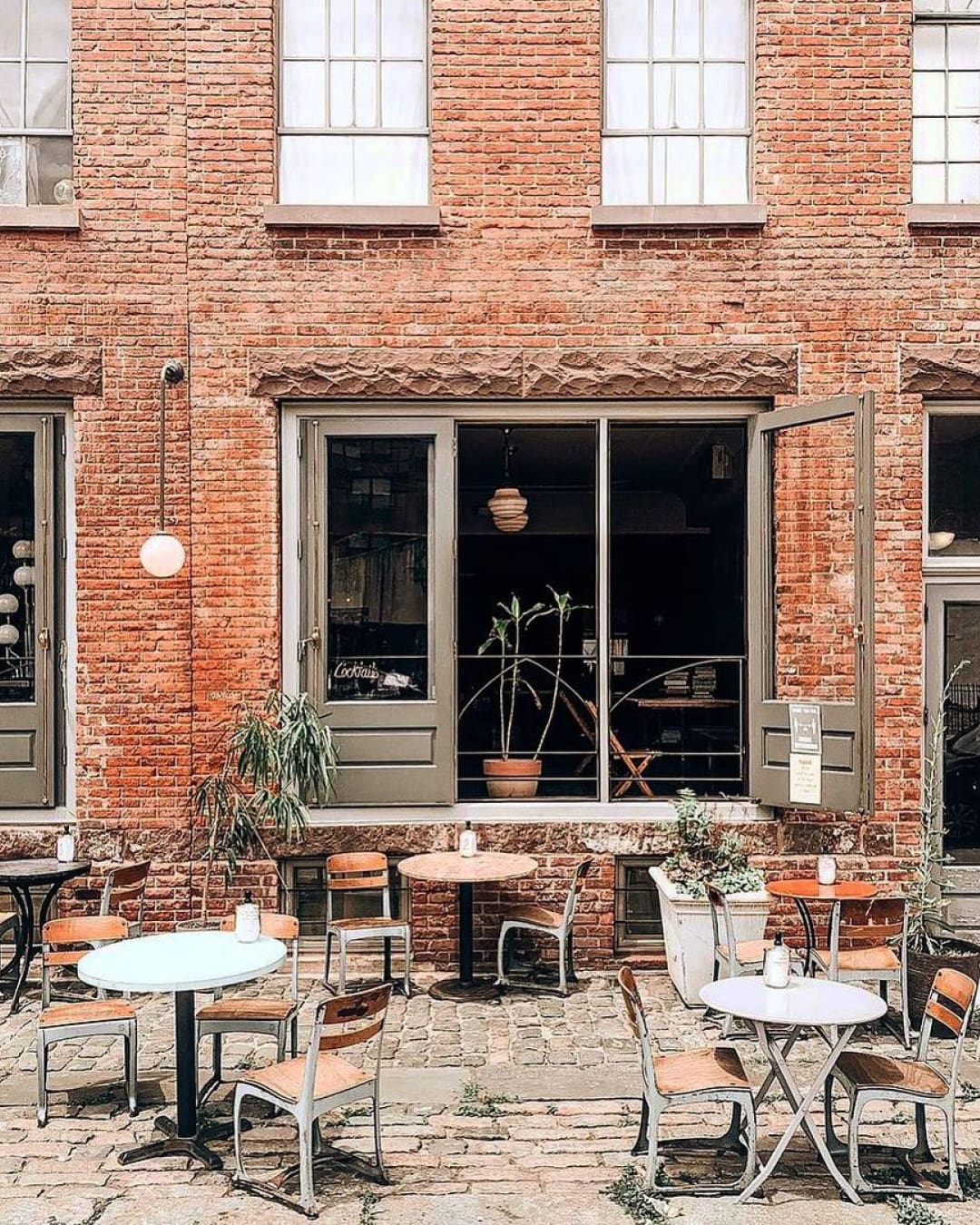 The best restaurants in Greenpoint NYC | The brick exterior and outdoor seating at Glasserie