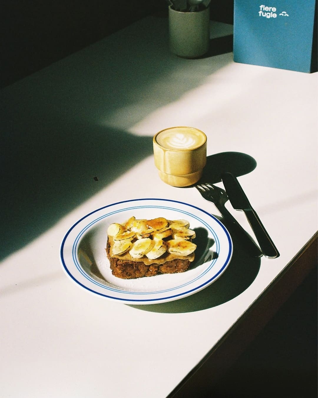 Banana on toast at Flere Fugle