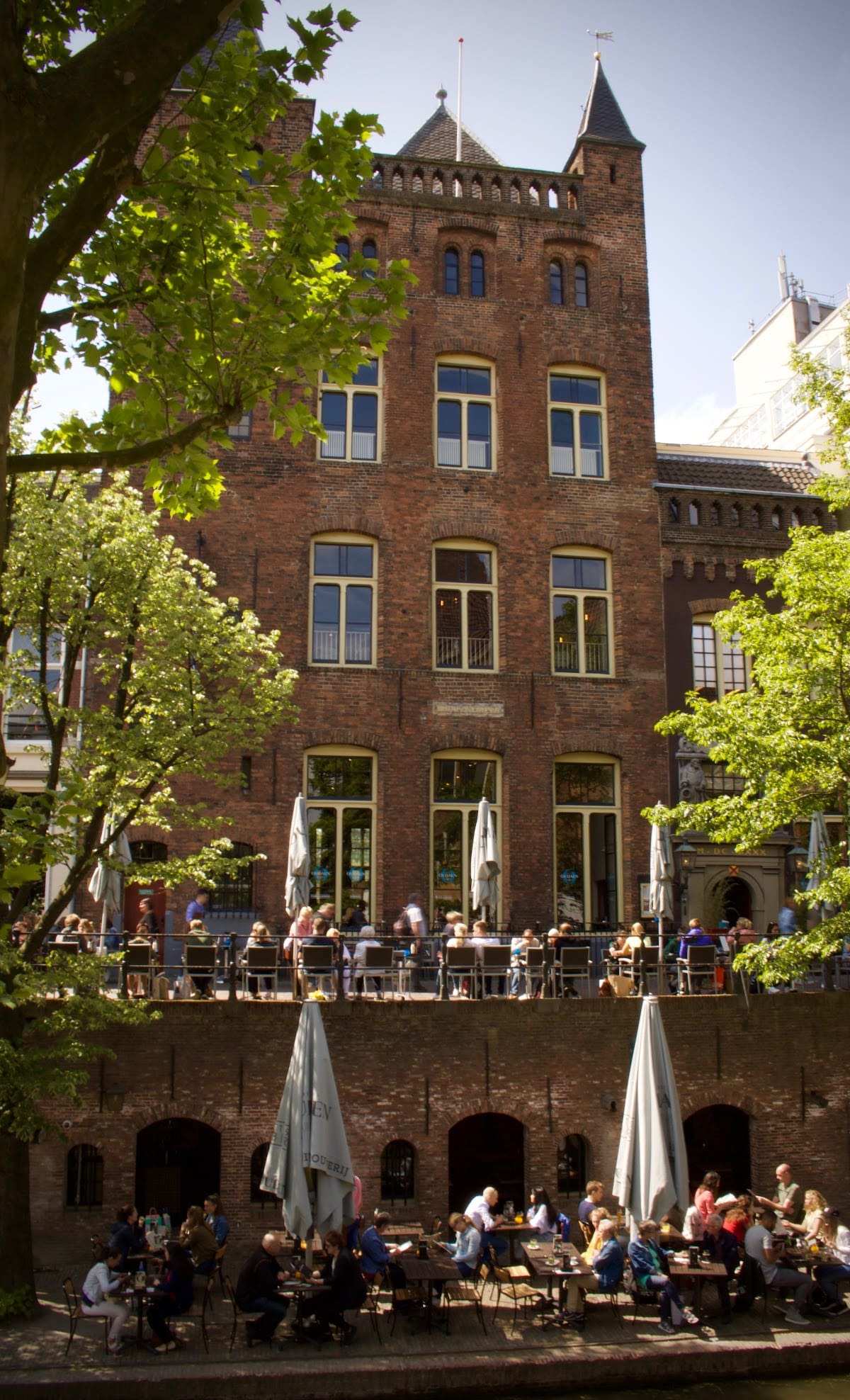 The exterior of Stadskasteel Oudaen Brewery