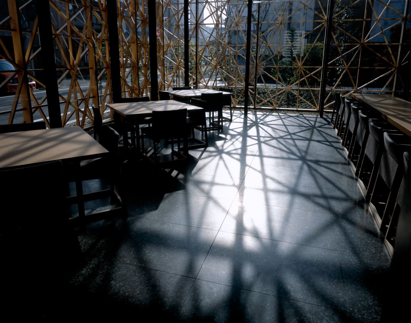 A striking interior desinged by Kengo Kuma at Ryotei Kaikatei Annex