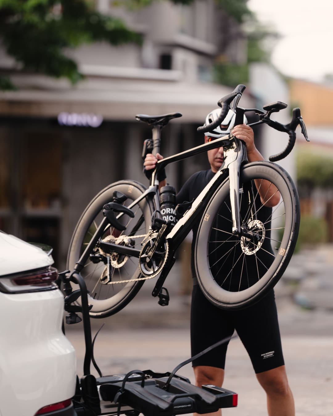 Fouad Ghanma lifts a black Cervélo S5 race bike