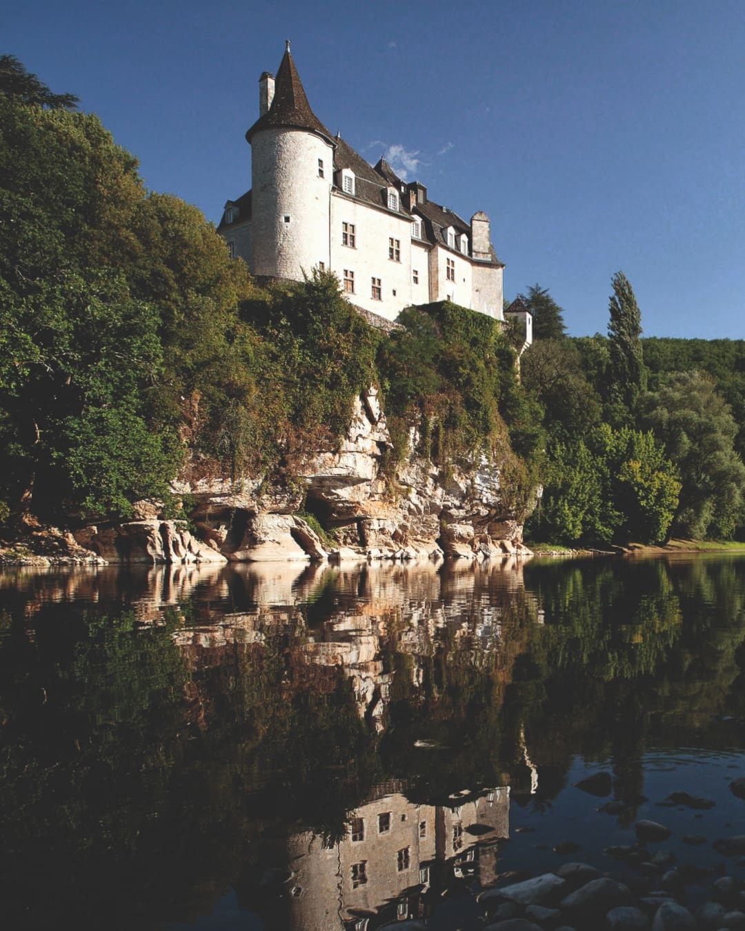 The turreted Château de la Treyne above Dordogne River